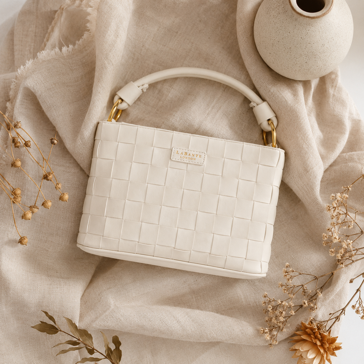 Glow Up, Not Clutter Up: The Smart Woman's Guide to Sustainable Handbags
